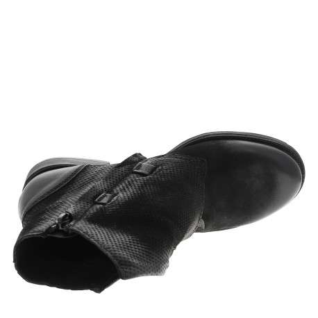 Boots en cuir noir texturé à talon plat et avec une fermeture zippée côté intérieur - Image 5