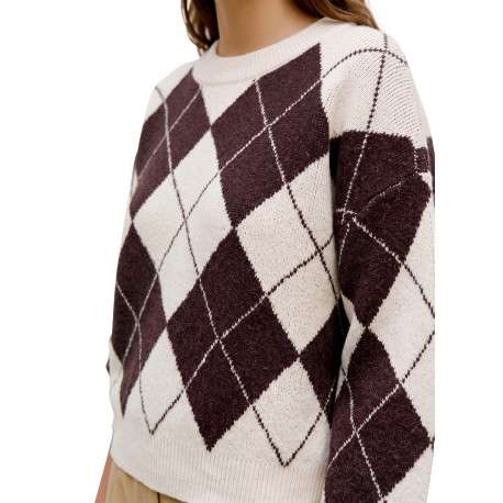 Pull jacquard marron et beige à motifs losanges muni d'une coupe droite - Image 4