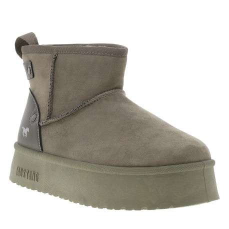 Boots taupe à talon plateau et à slip-on avec l'intérieur en fausse fourrure