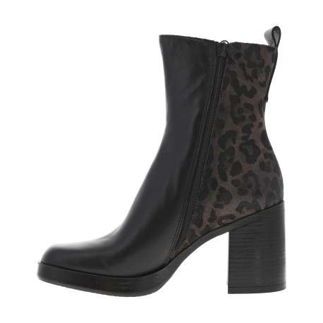 Boots en cuir noires avec un empiècement effet daim à motif léopard - Image 3