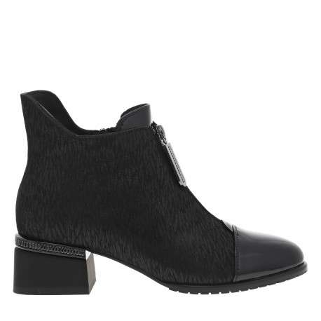 Boots en cuir noires à talon décroché et un zip avec la marque dessus - Image 2