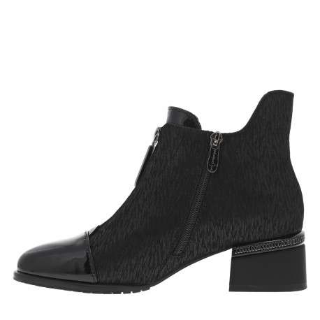 Boots en cuir noires à talon décroché et un zip avec la marque dessus - Image 3