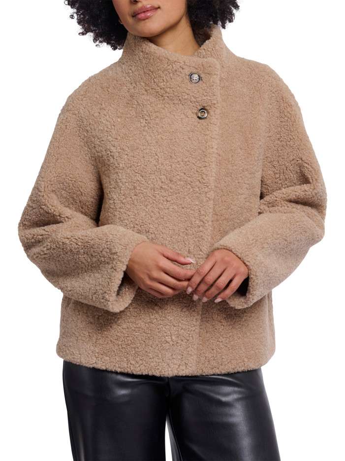 Manteau beige à coupe...
