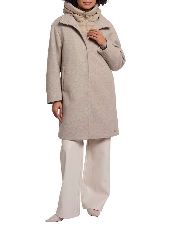 Manteau beige à coupe...