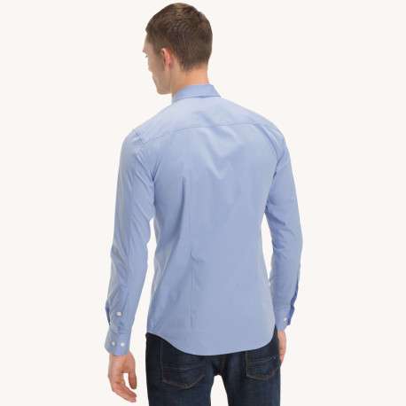 Chemise bleu ciel unie à coupe ajustée à col français et à fermeture boutonnée - Image 2
