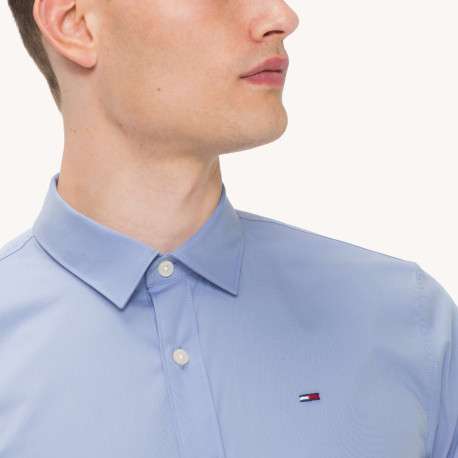 Chemise bleu ciel unie à coupe ajustée à col français et à fermeture boutonnée - Image 3